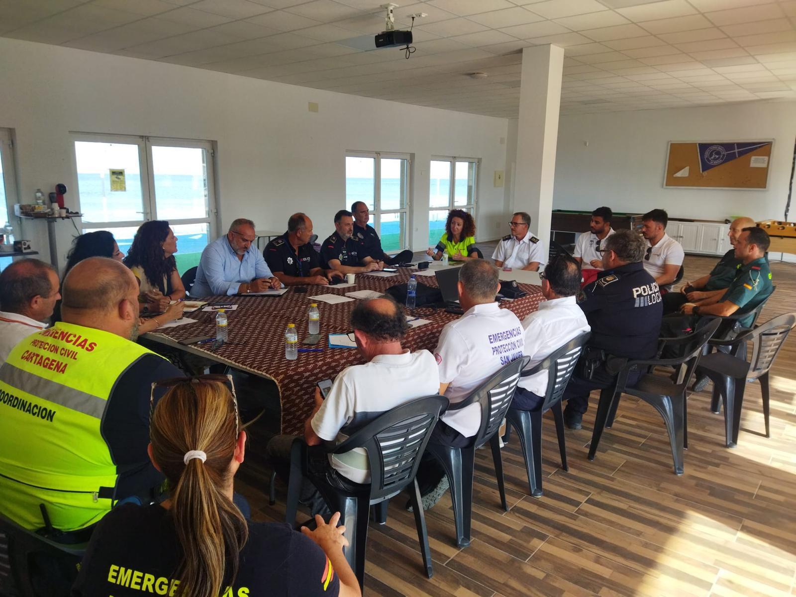 Los servicios de Seguridad y Protección Civil se reúnen para coordinar el verano ante posibles emergencias en La Manga